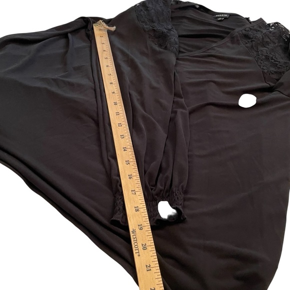 TORRID LONG SLEEVE LACE-VNeck Blouse Top/Shirt Studio Knit
Size 0/Large/12 - Picture 10 of 12